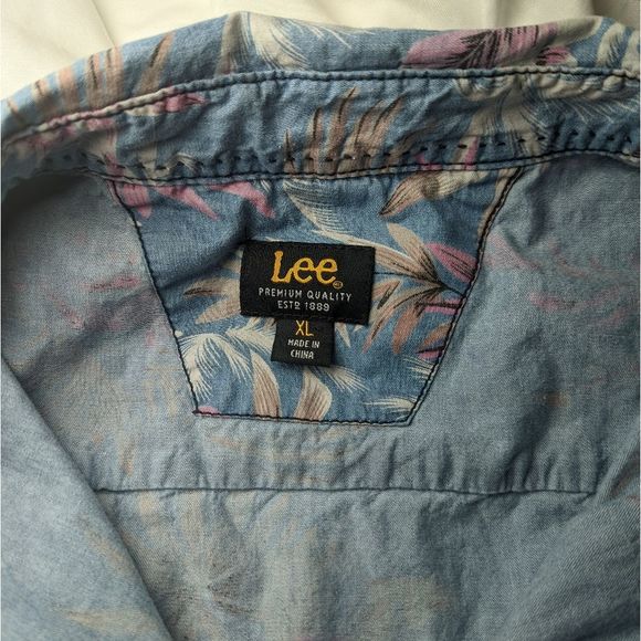 Men's Lee Size XL Hawaiian Casual Button Down Shirt Blue and Purple - Picture 3 of 8